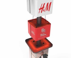 Kiosco cables recarga movil H&M